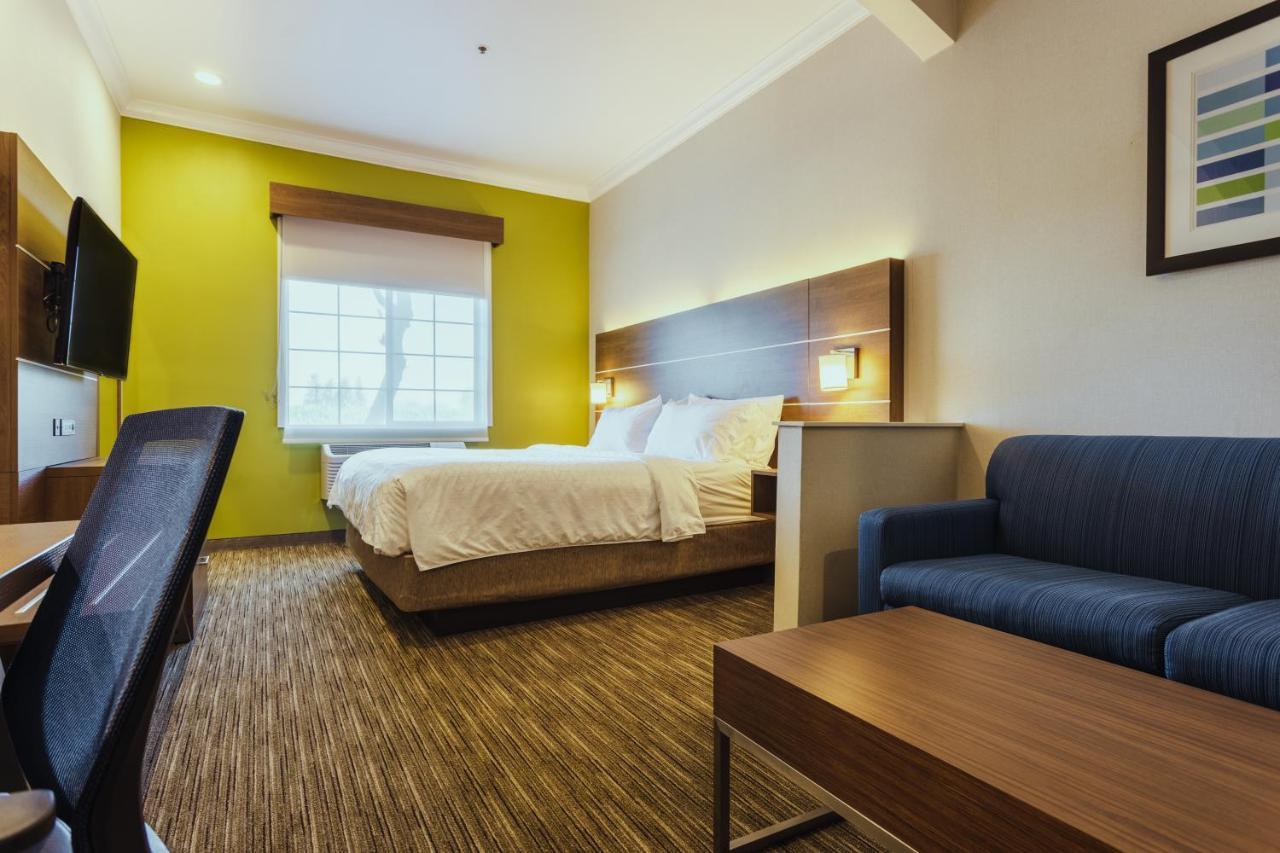 Holiday Inn Express Davis-University Area By Ihg Exterior photo