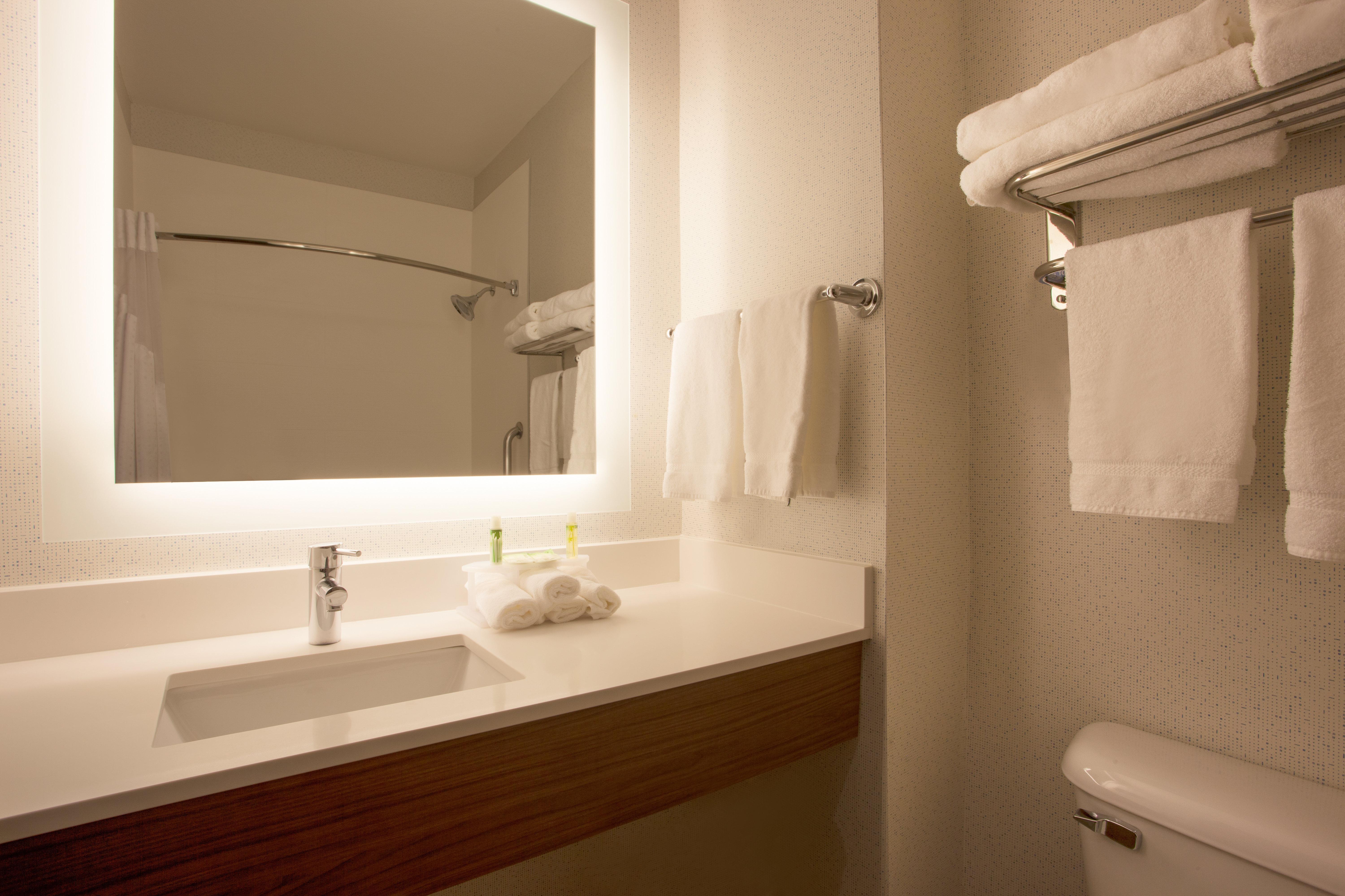 Holiday Inn Express Davis-University Area By Ihg Exterior photo