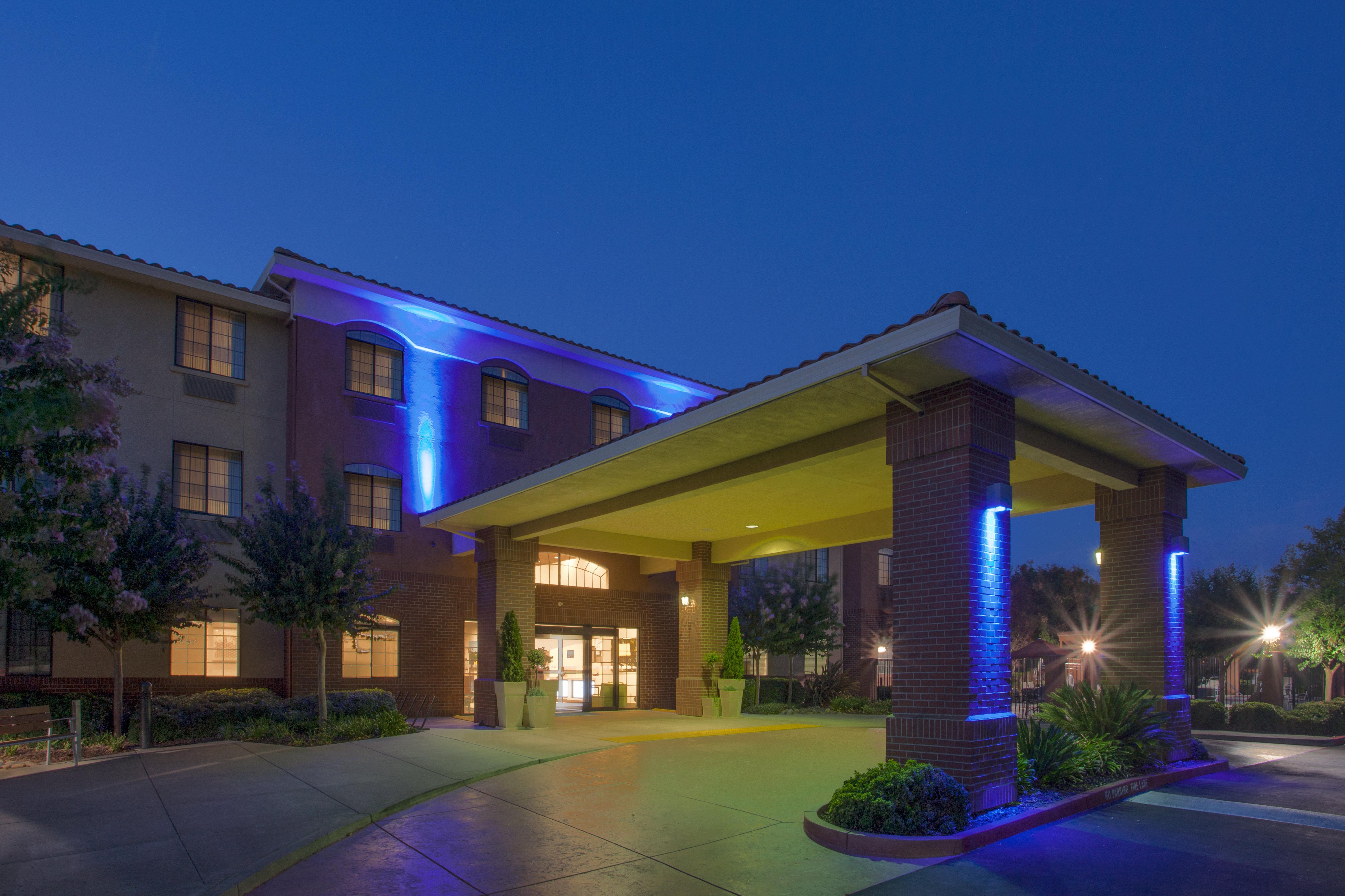 Holiday Inn Express Davis-University Area By Ihg Exterior photo
