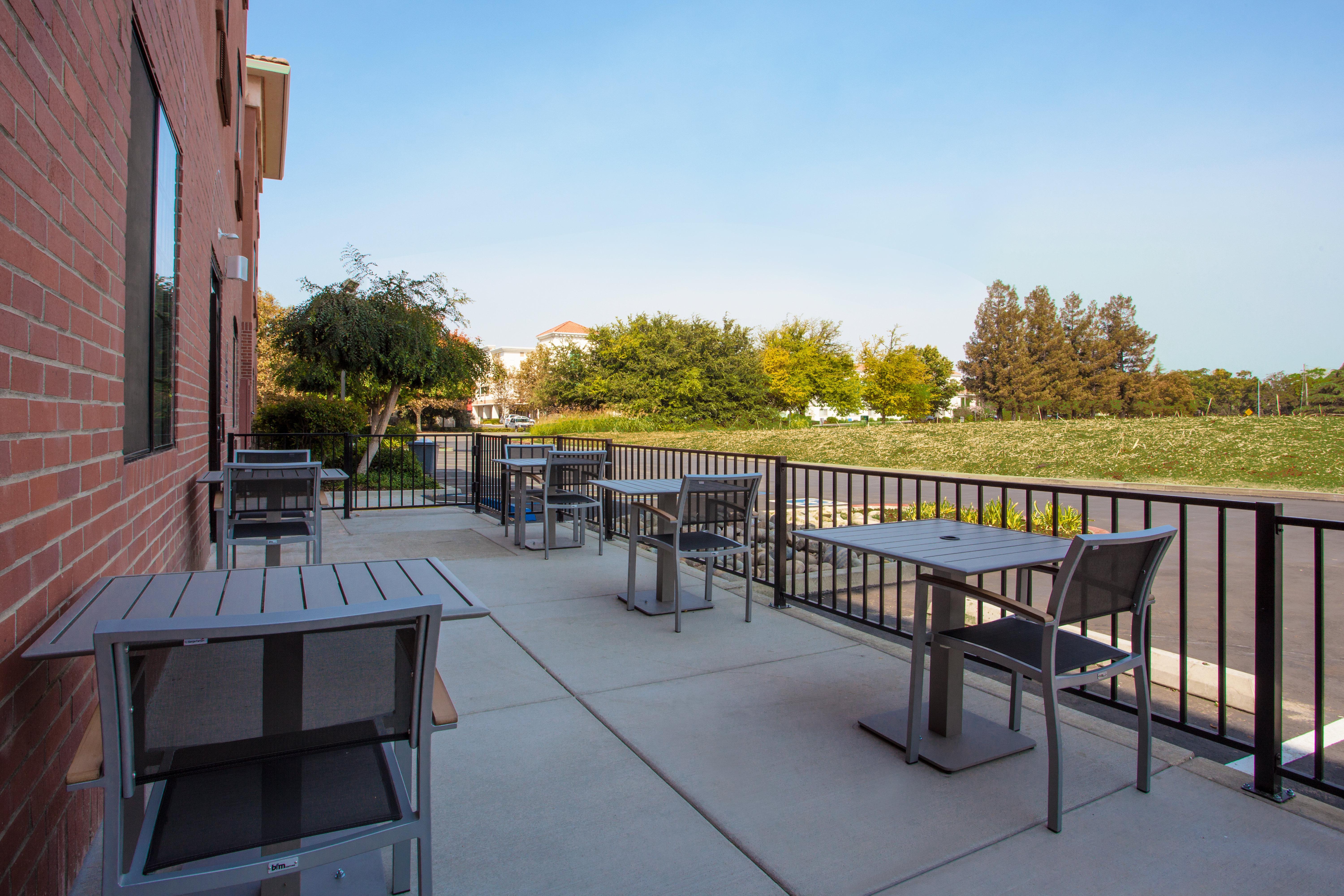 Holiday Inn Express Davis-University Area By Ihg Exterior photo