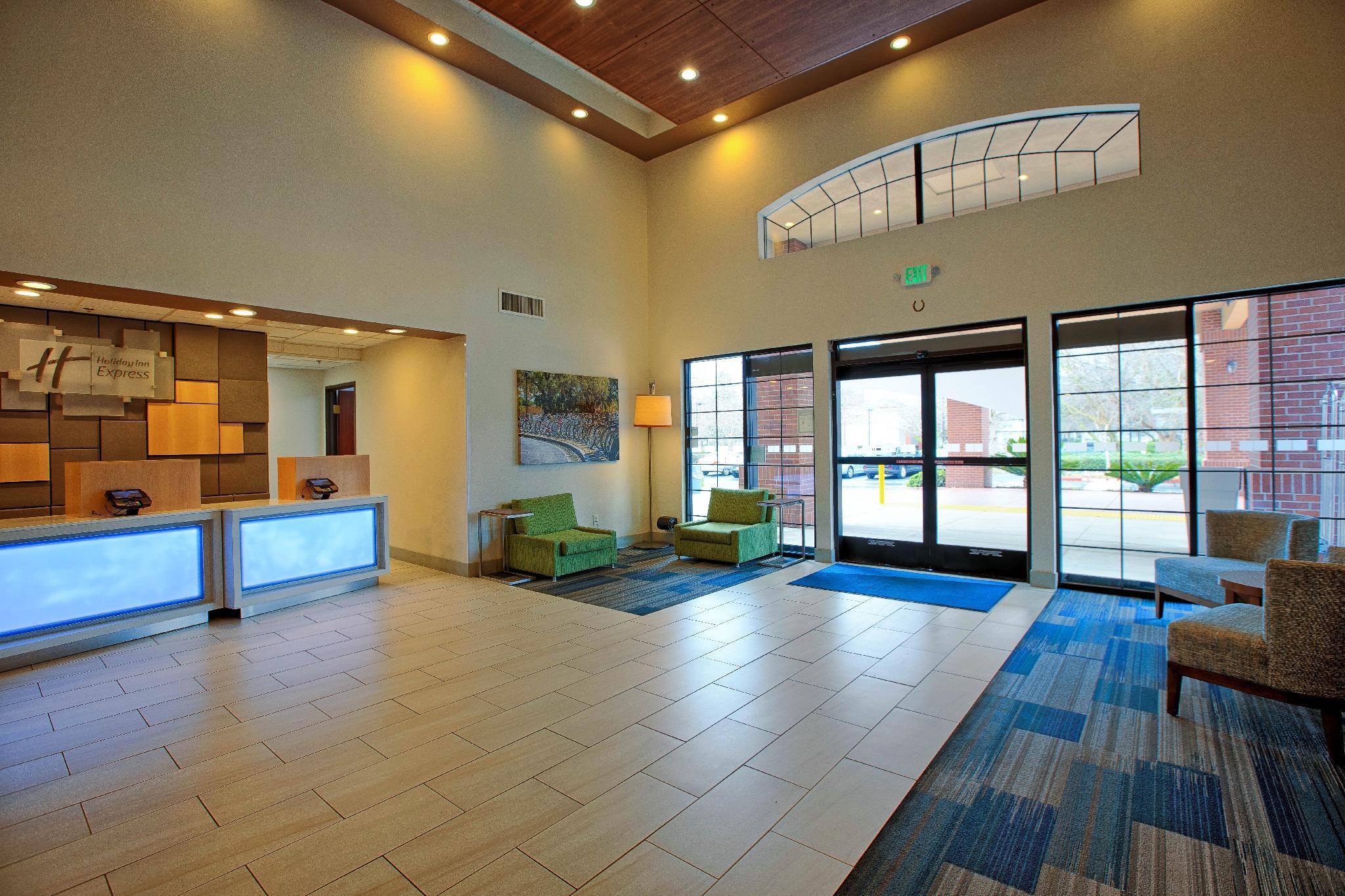 Holiday Inn Express Davis-University Area By Ihg Exterior photo