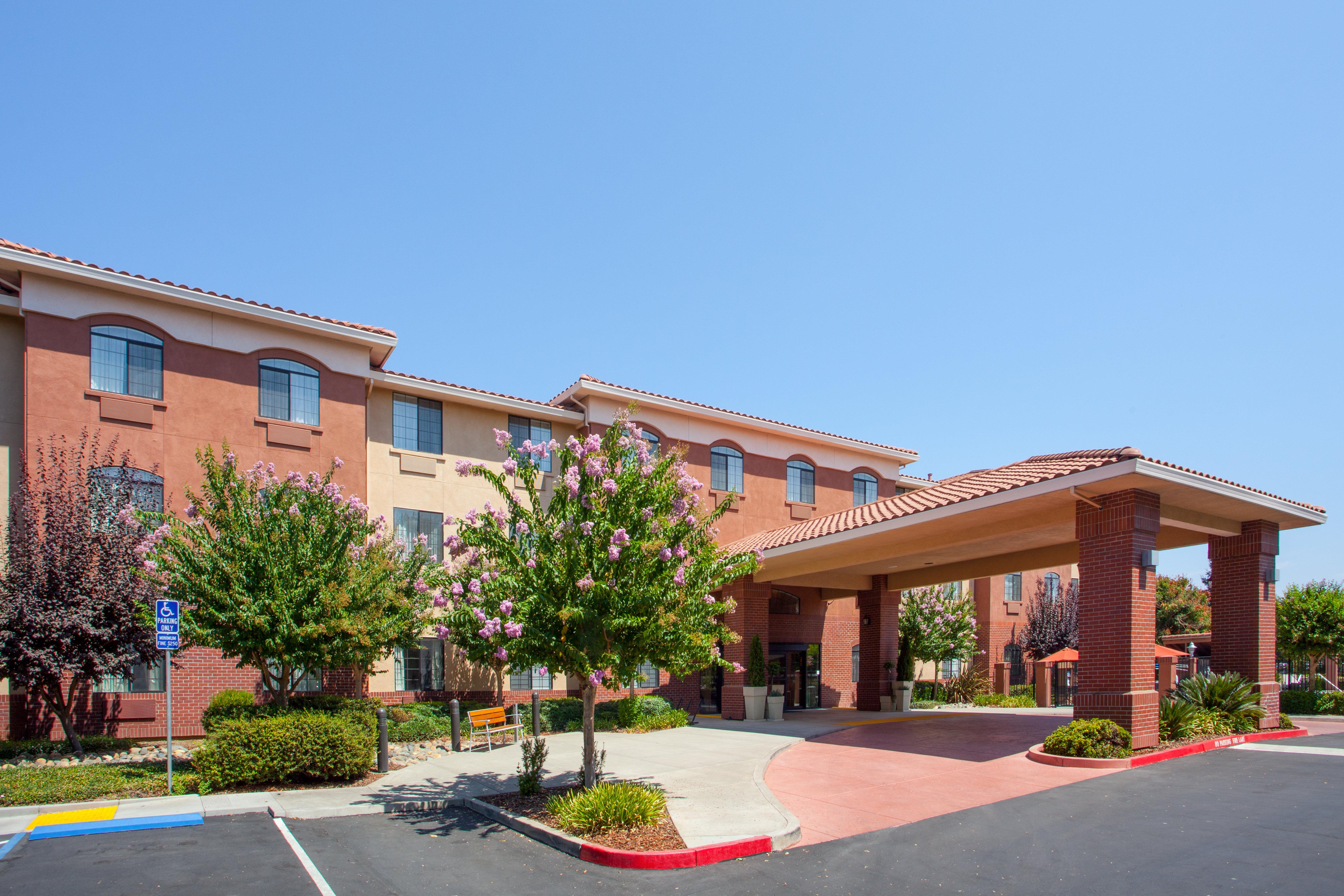 Holiday Inn Express Davis-University Area By Ihg Exterior photo