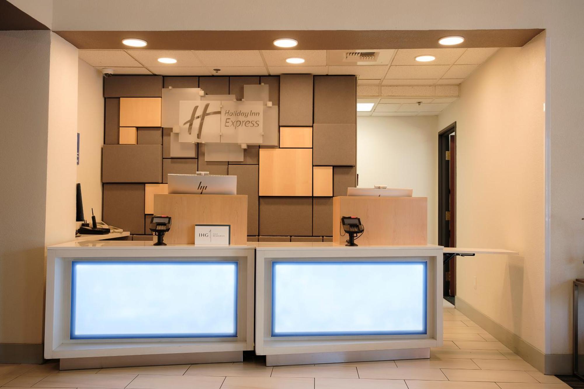 Holiday Inn Express Davis-University Area By Ihg Exterior photo
