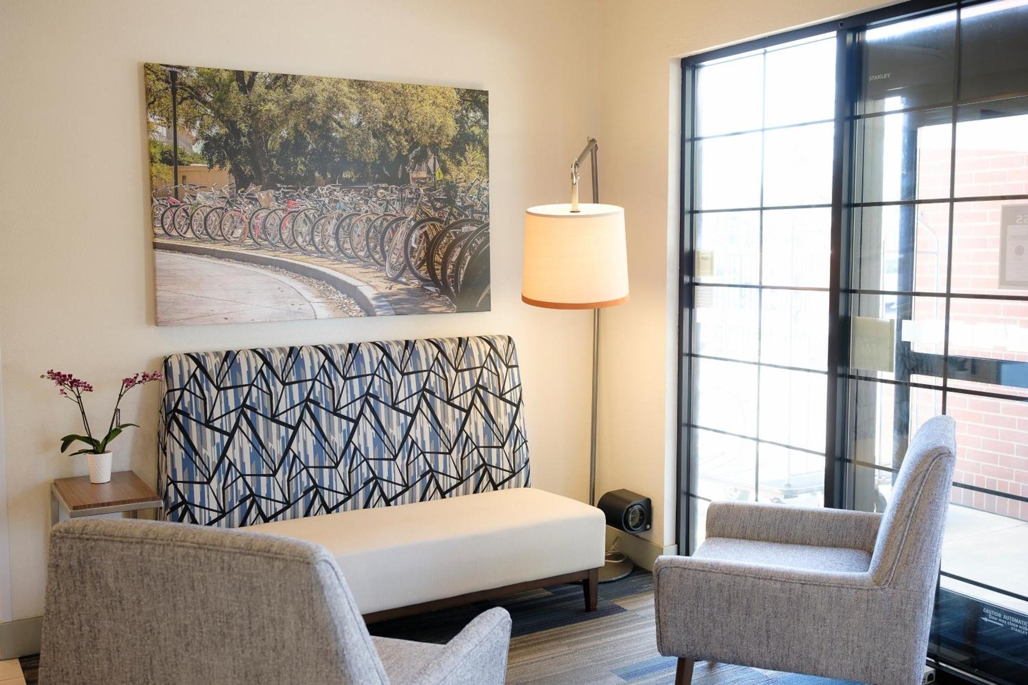 Holiday Inn Express Davis-University Area By Ihg Exterior photo
