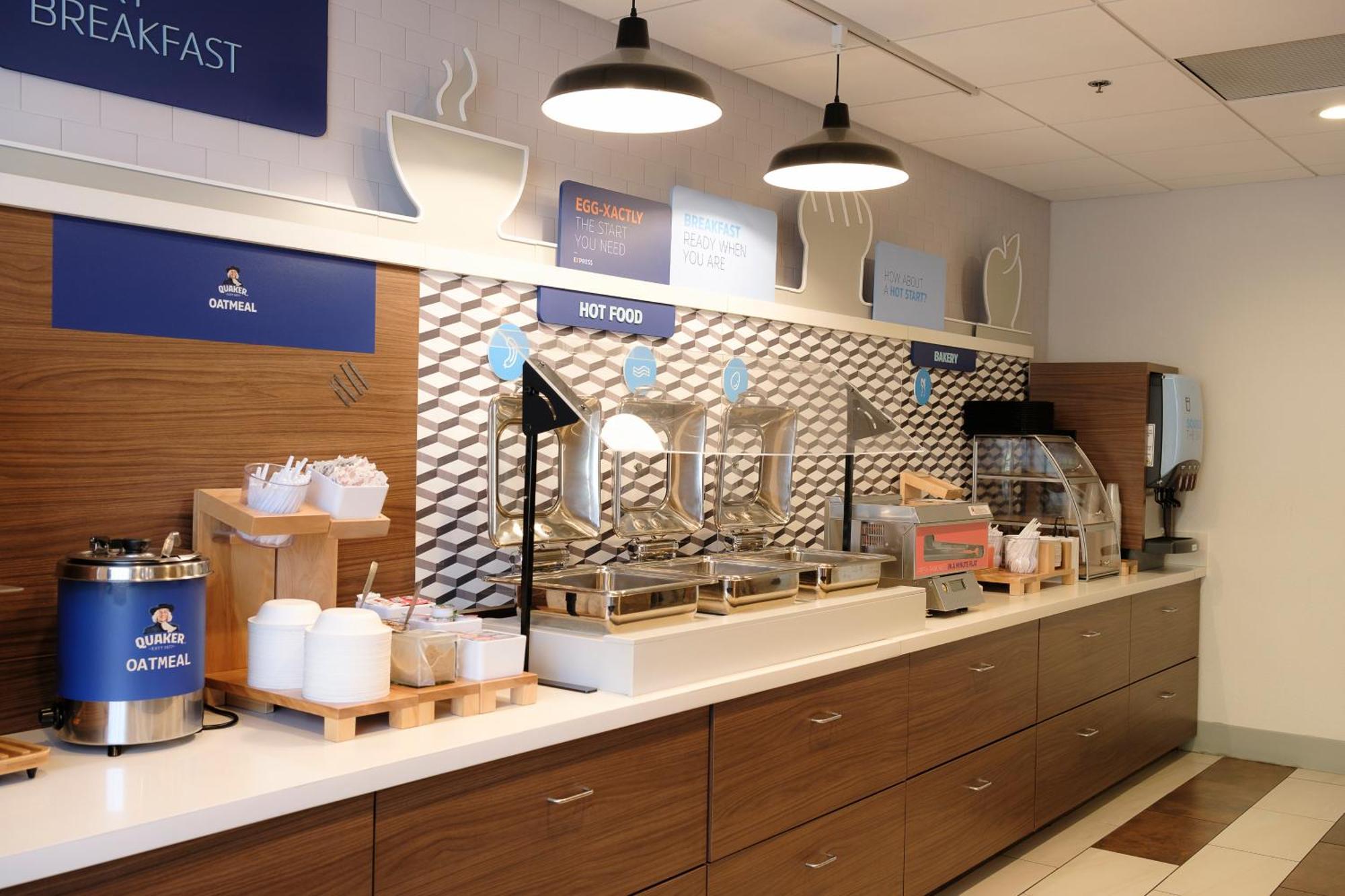 Holiday Inn Express Davis-University Area By Ihg Exterior photo