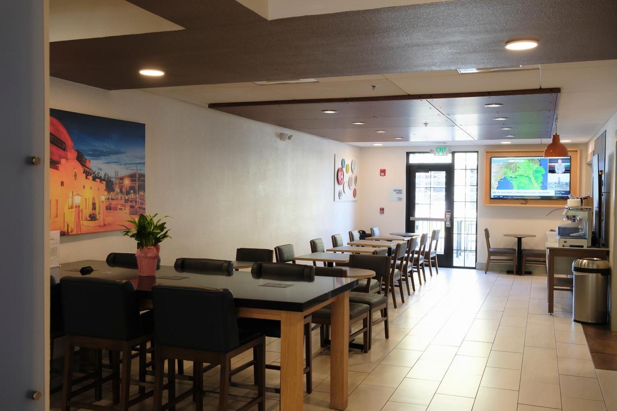 Holiday Inn Express Davis-University Area By Ihg Exterior photo