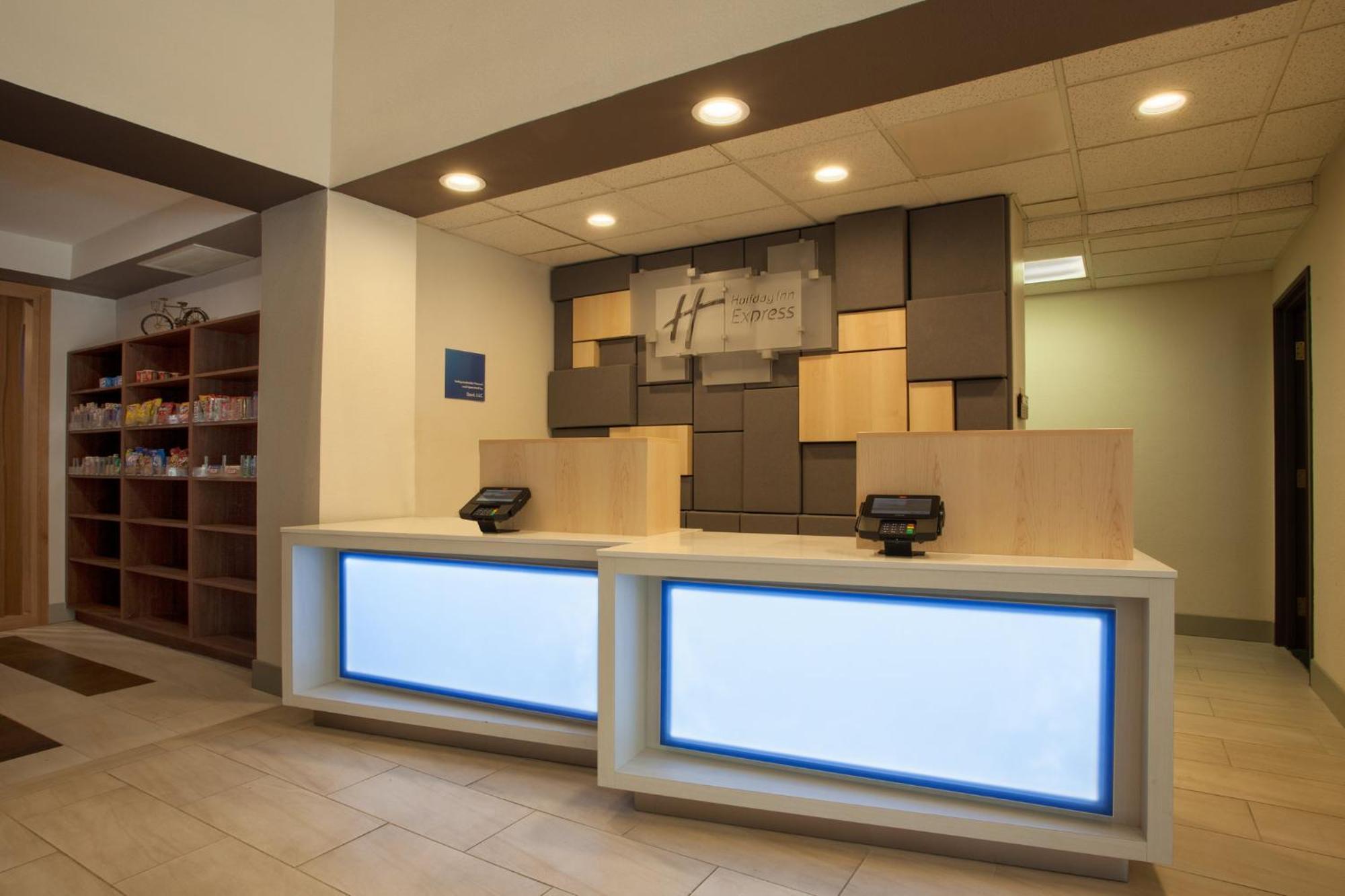 Holiday Inn Express Davis-University Area By Ihg Exterior photo